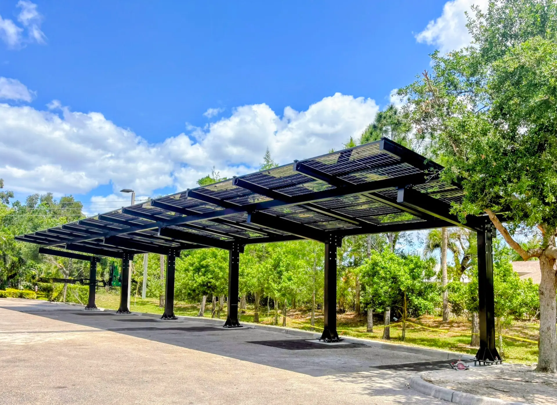 Commercial cantilever solar carport